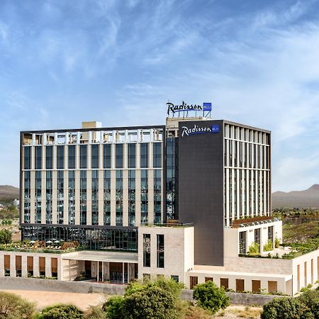 Radisson Blu Hotel & Spa, Nashik Exteriör bild