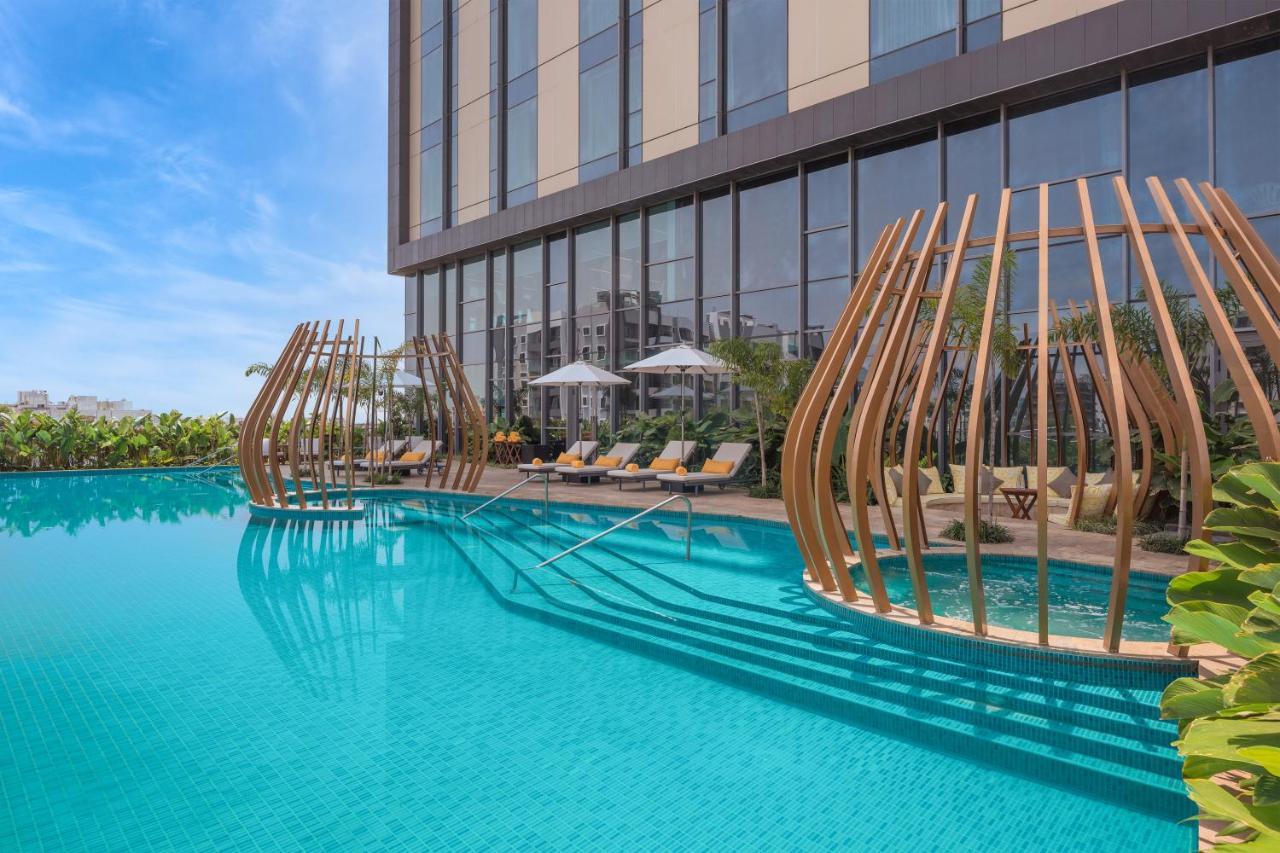 Radisson Blu Hotel & Spa, Nashik Exteriör bild