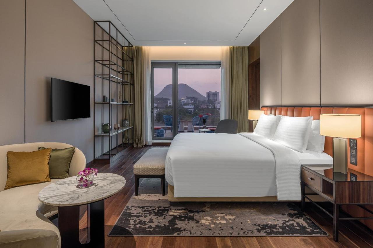 Radisson Blu Hotel & Spa, Nashik Exteriör bild