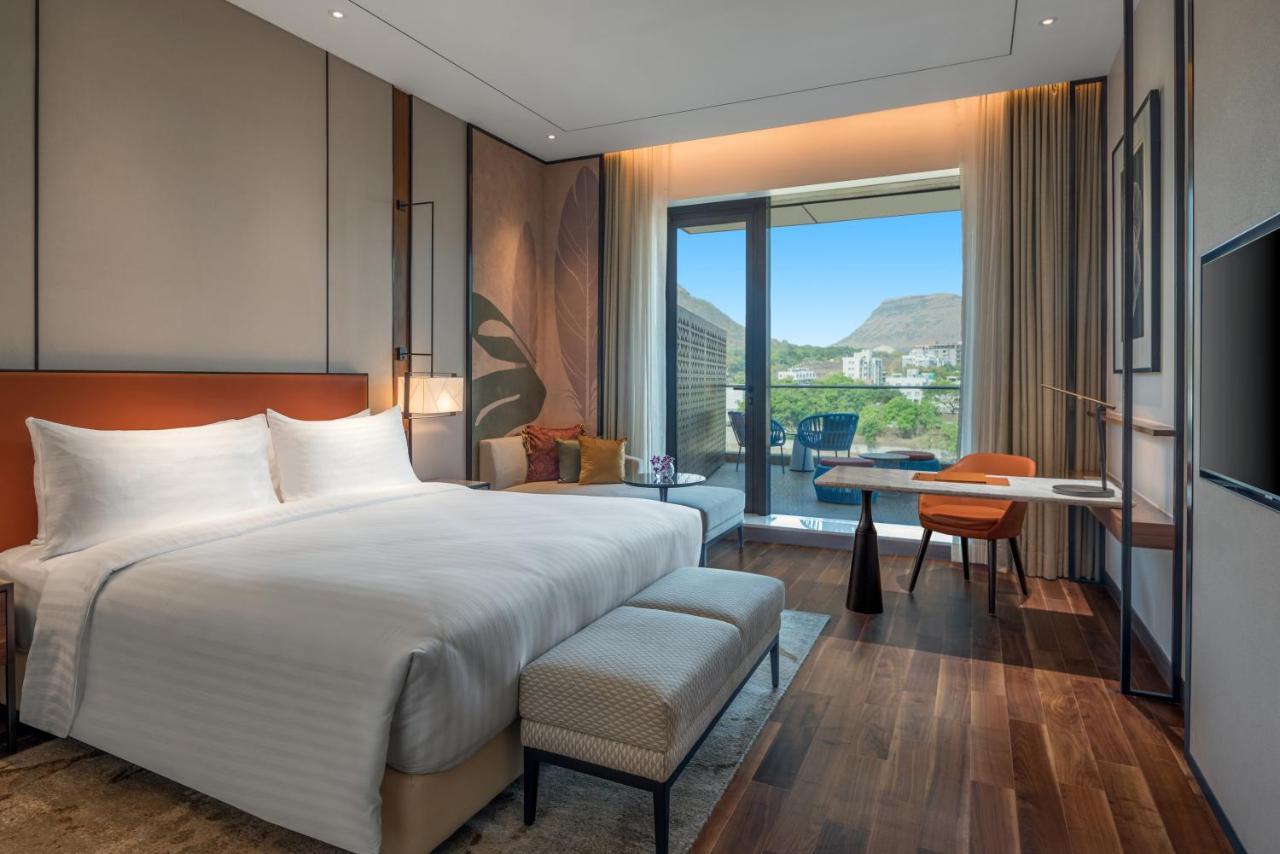 Radisson Blu Hotel & Spa, Nashik Exteriör bild