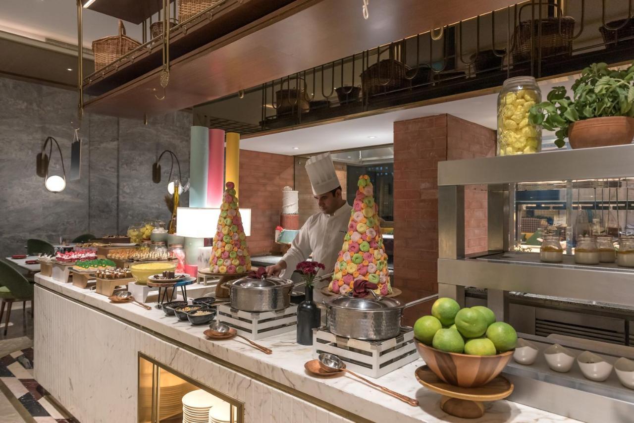 Radisson Blu Hotel & Spa, Nashik Exteriör bild