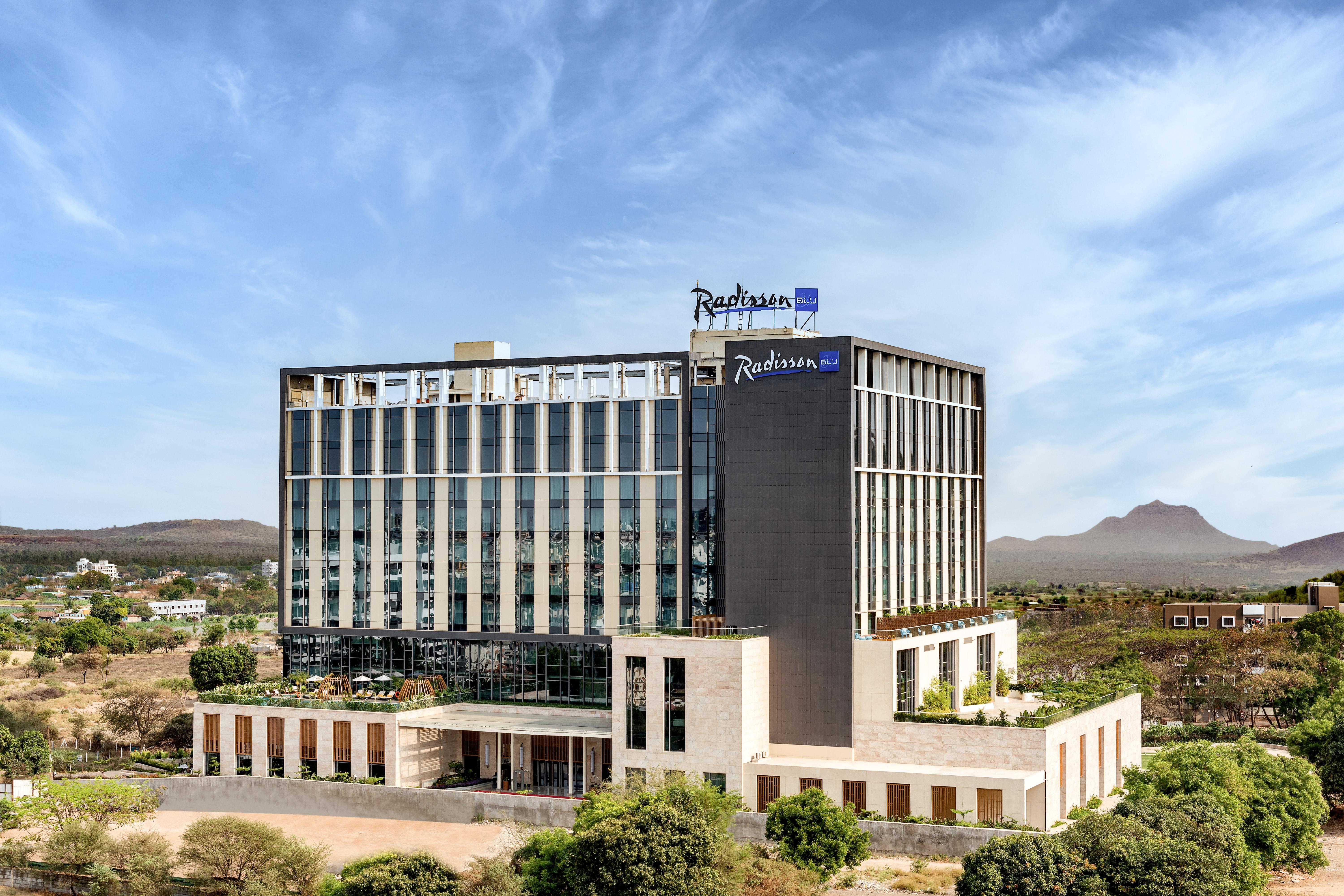 Radisson Blu Hotel & Spa, Nashik Exteriör bild
