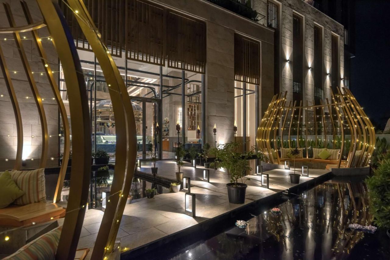Radisson Blu Hotel & Spa, Nashik Exteriör bild
