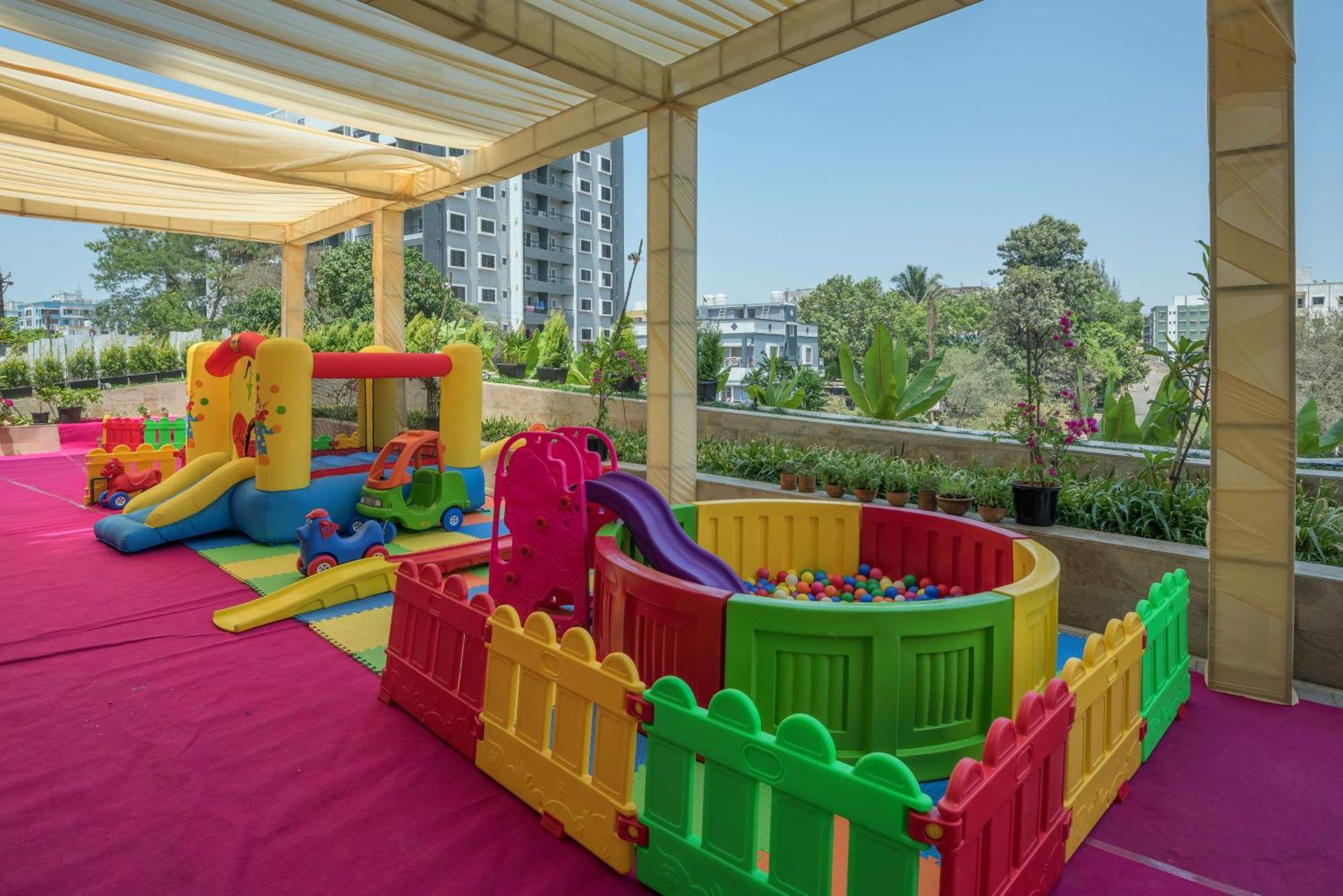 Radisson Blu Hotel & Spa, Nashik Exteriör bild