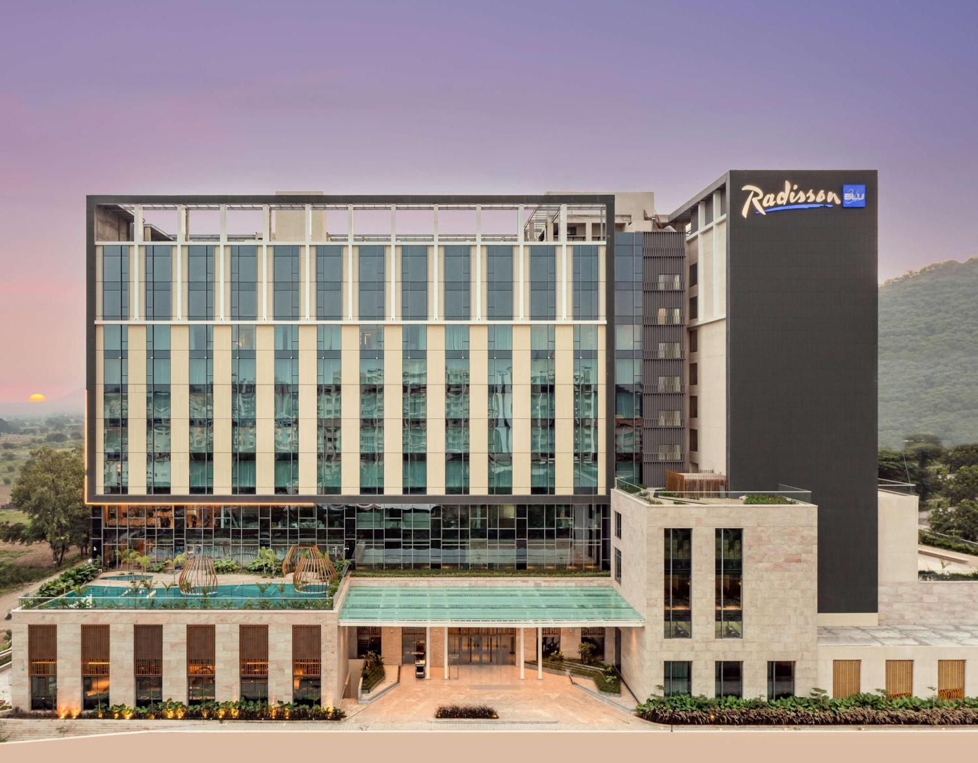 Radisson Blu Hotel & Spa, Nashik Exteriör bild