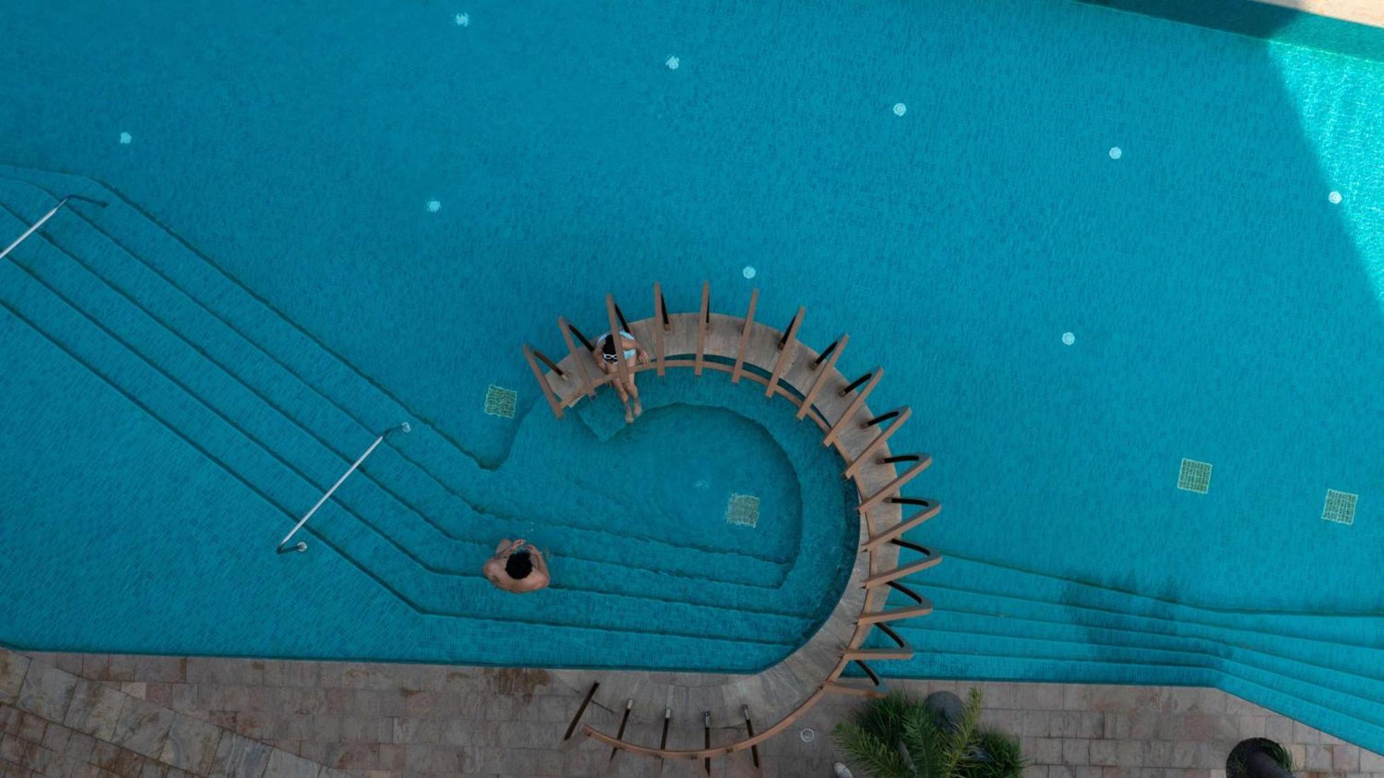 Radisson Blu Hotel & Spa, Nashik Exteriör bild