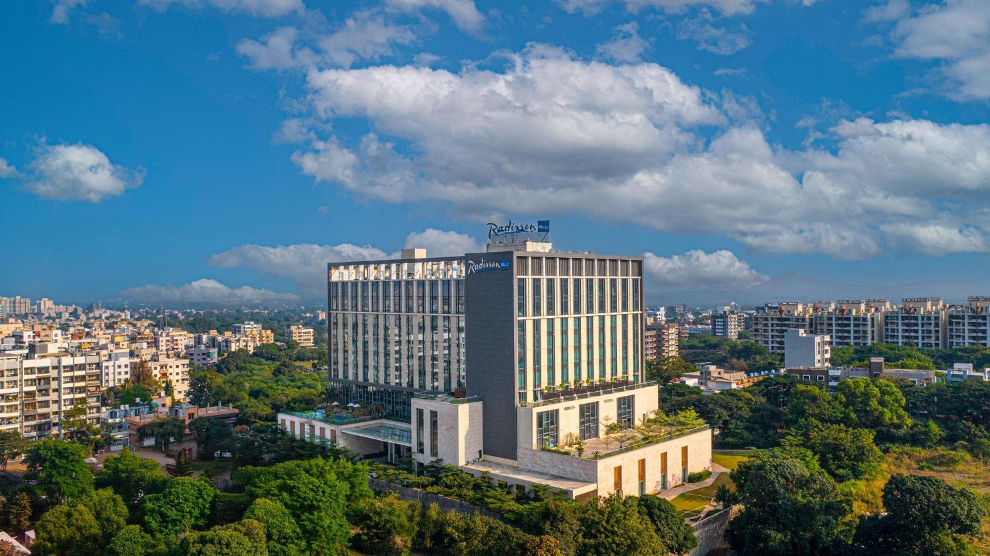 Radisson Blu Hotel & Spa, Nashik Exteriör bild