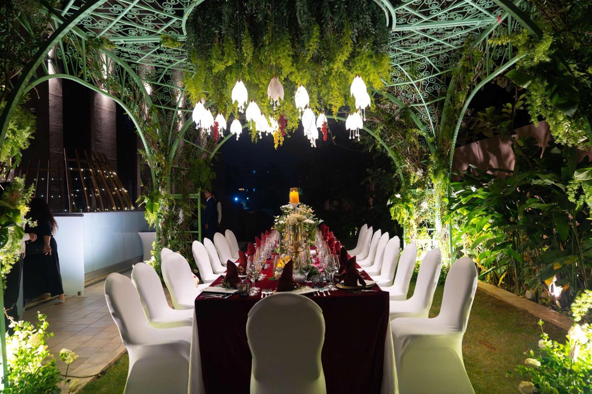 Radisson Blu Hotel & Spa, Nashik Exteriör bild